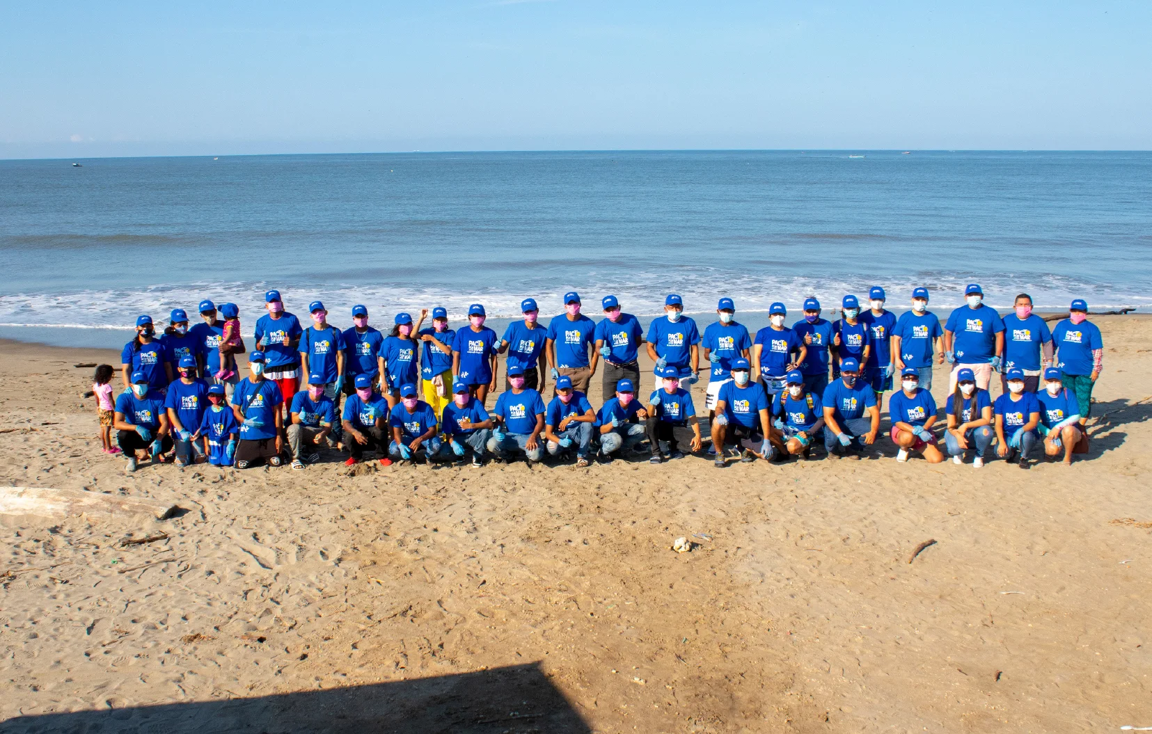 Voluntarios Nirsa en la playa